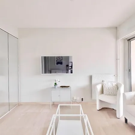 Appartement Superbe Avec Terrasse A 10 Min De La Cannes